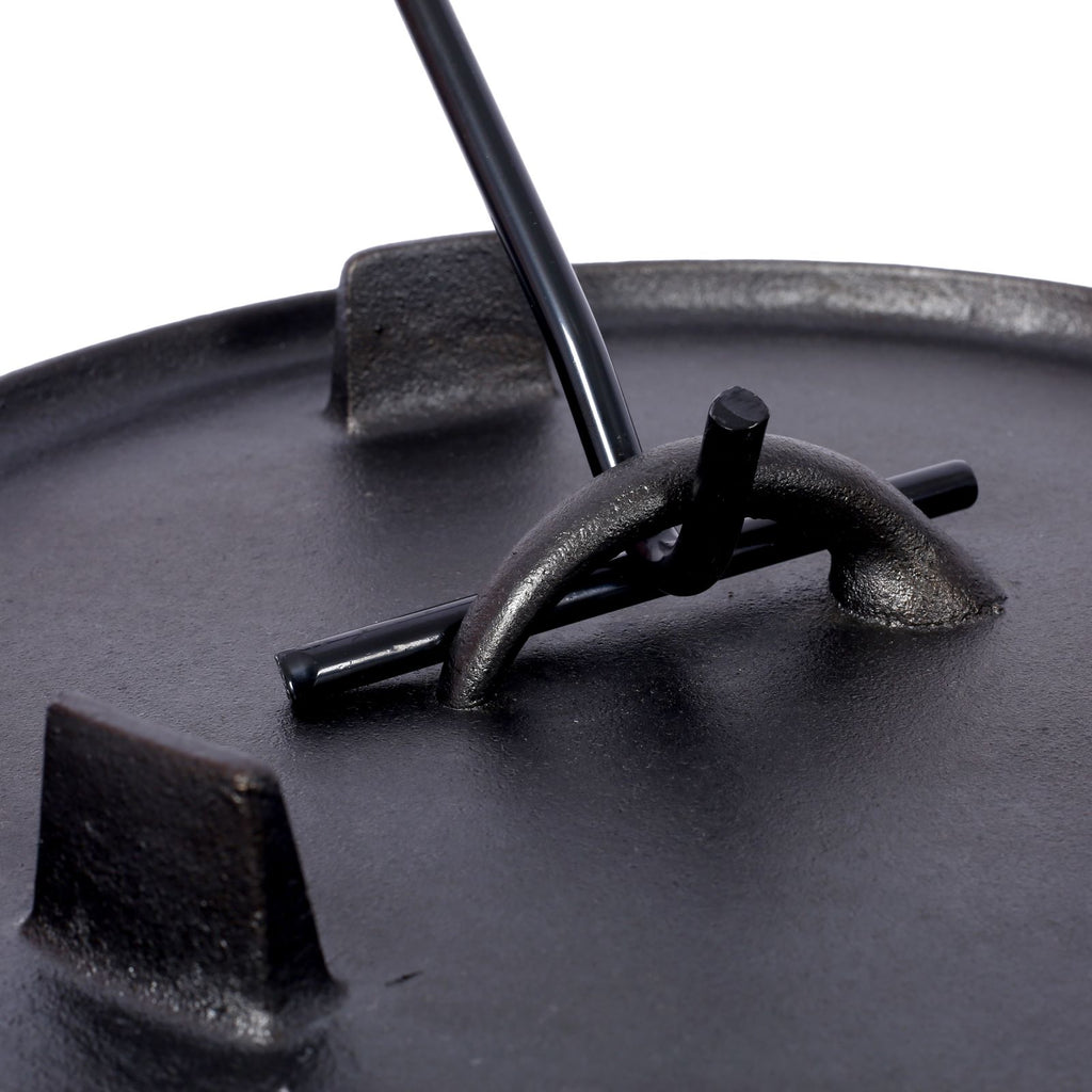 cast iron camp cookware with lid lifter