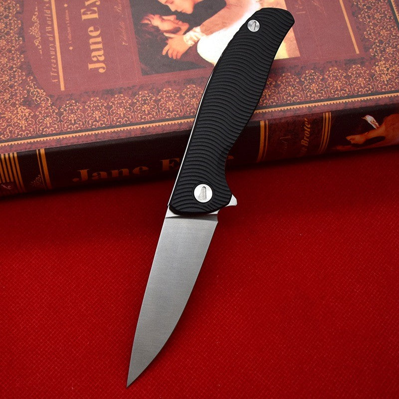 outdoor folding knife with D2 steel cutting edge